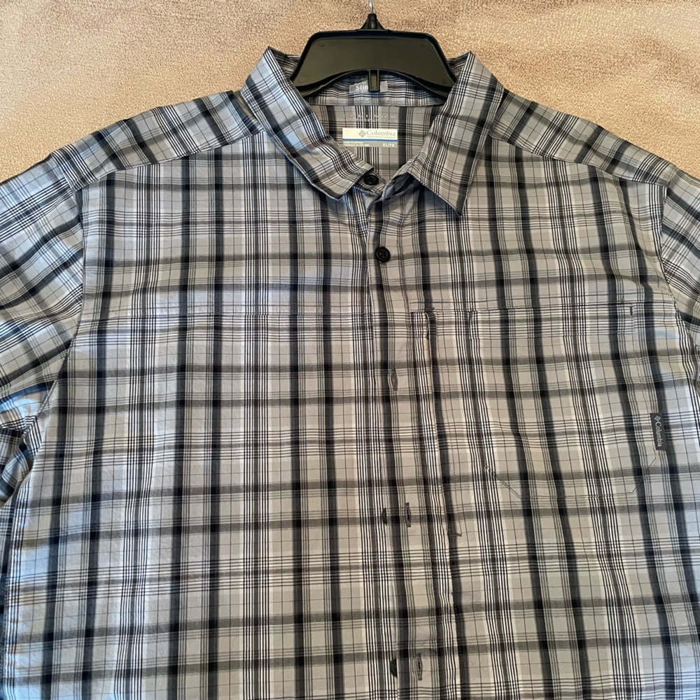 Columbia Men's Gray Plaid Long-Sleeve Button-Down Shirt